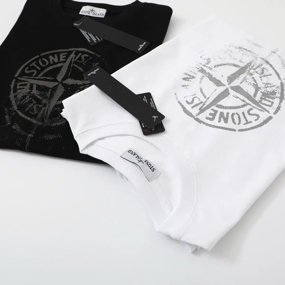 W676#P110💰 [Stone lsland/Stone Island summer new style short-sleeved T-shirt with missing distressed print] ⚠️[Original creation with high control of details] - Made of 260g combed cotton 32-count double yarn, soft and comfortable to the touch, sweat-absorbent and breathable. - Simple, basic and versatile style, original quality, the first choice for couples. - Made in a large factory, four needles and five threads on the shoulder, neatly arranged, high quality workmanship. - Same style for men and women. Very versatile, one piece for everyone, details are clearly visible. Color: Black White Size: M L